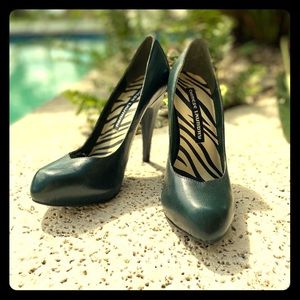 Chinese Laundry Black Pumps Size 5.5